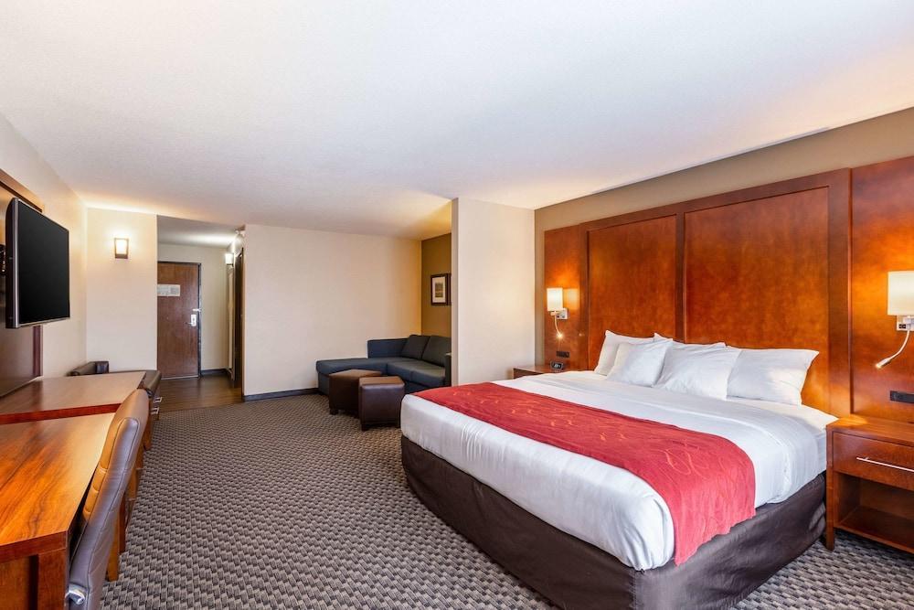 Comfort Suites Escanaba Bagian luar foto