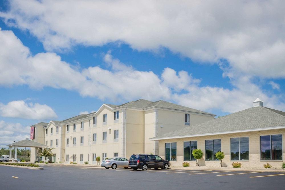 Comfort Suites Escanaba Bagian luar foto
