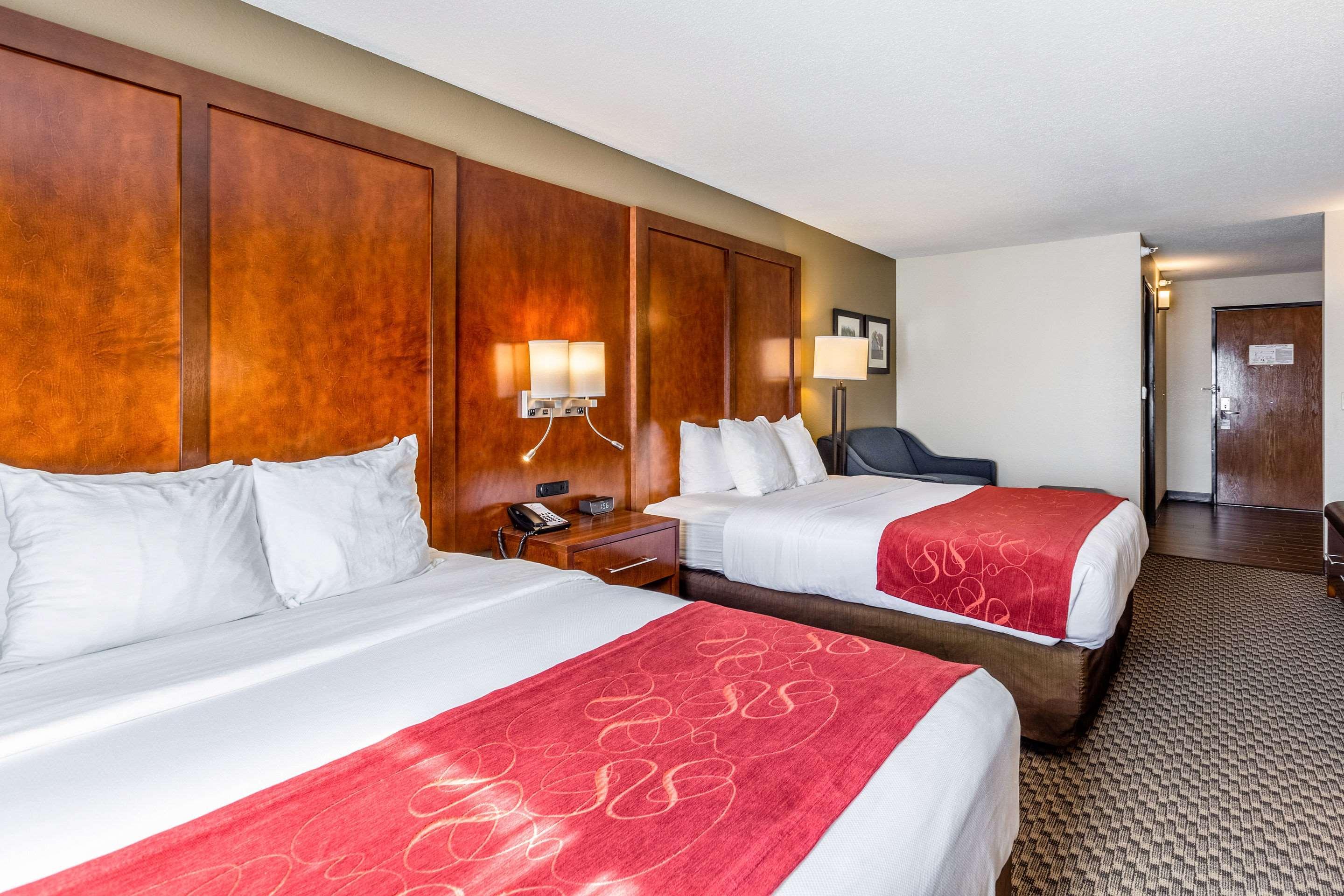 Comfort Suites Escanaba Bagian luar foto