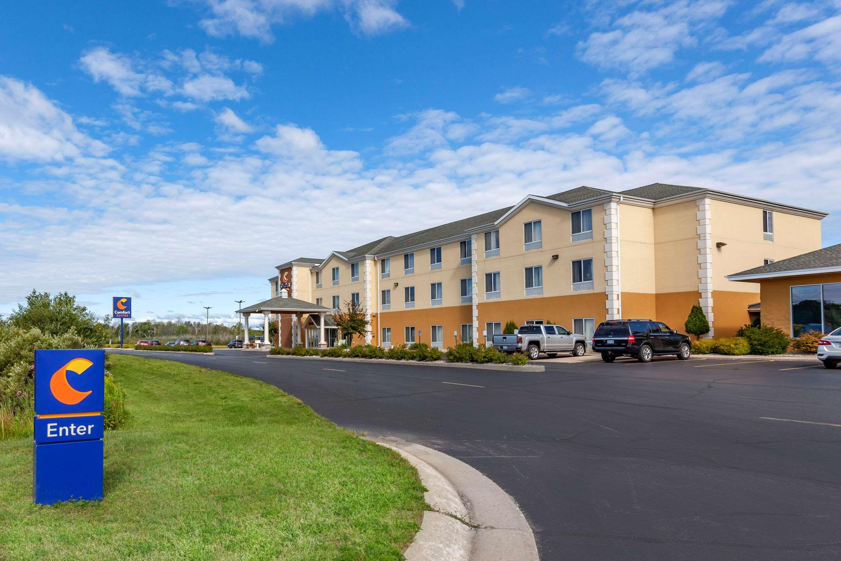 Comfort Suites Escanaba Bagian luar foto