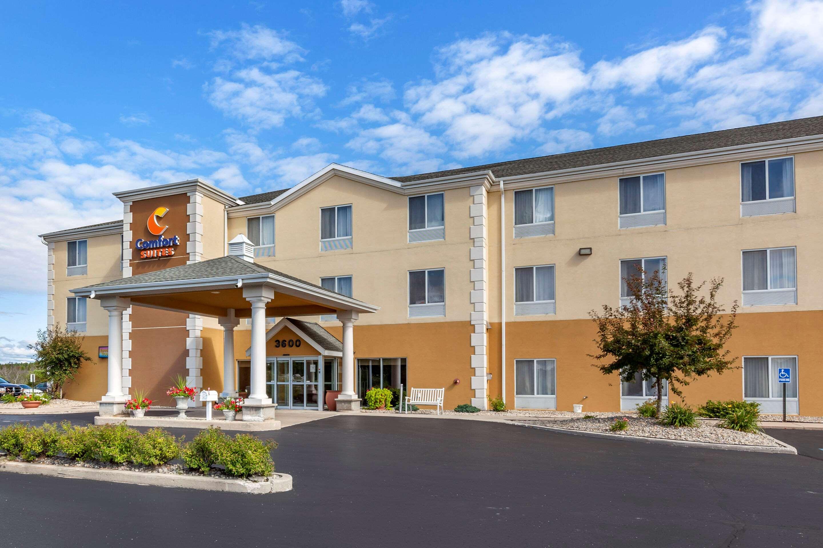 Comfort Suites Escanaba Bagian luar foto