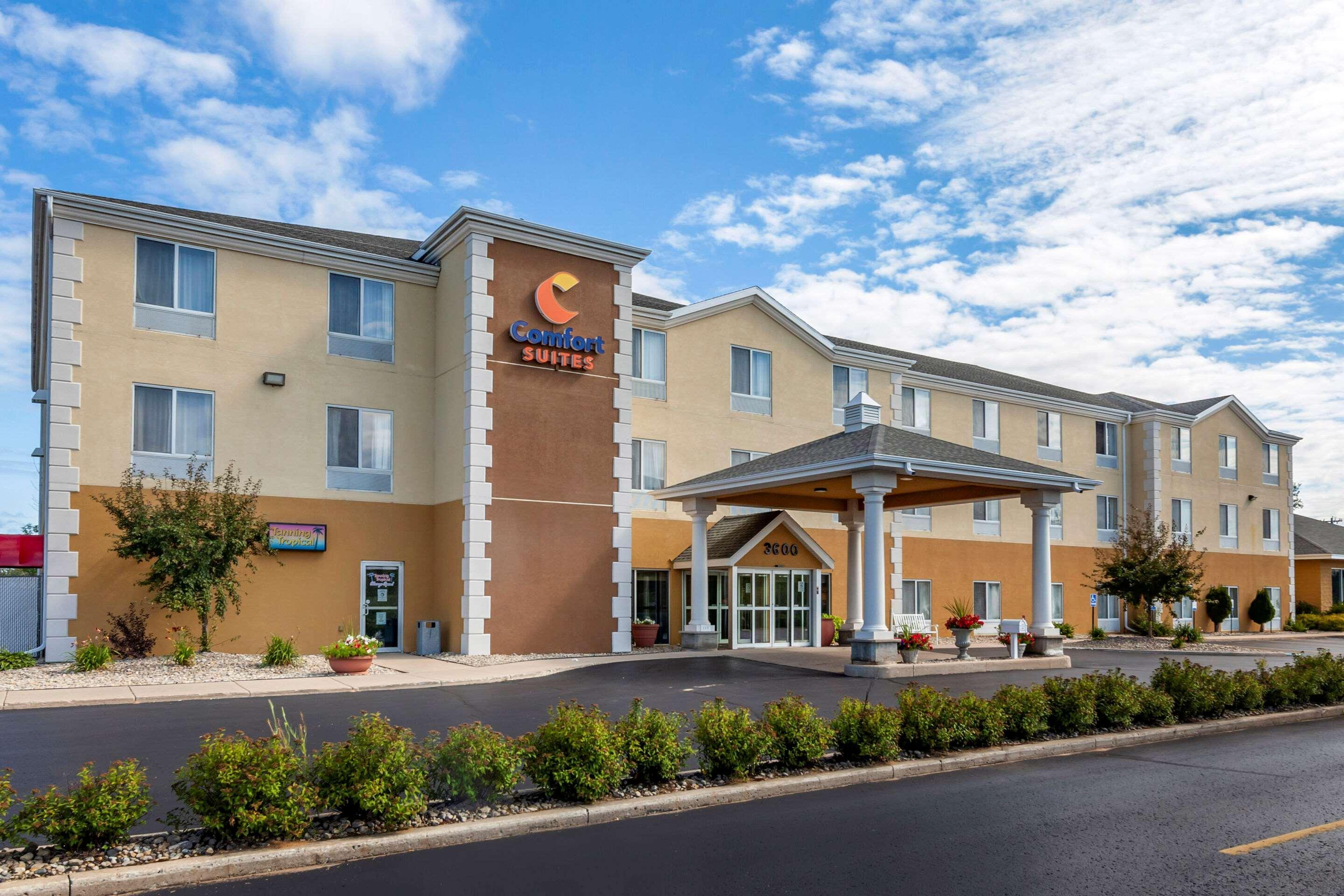 Comfort Suites Escanaba Bagian luar foto