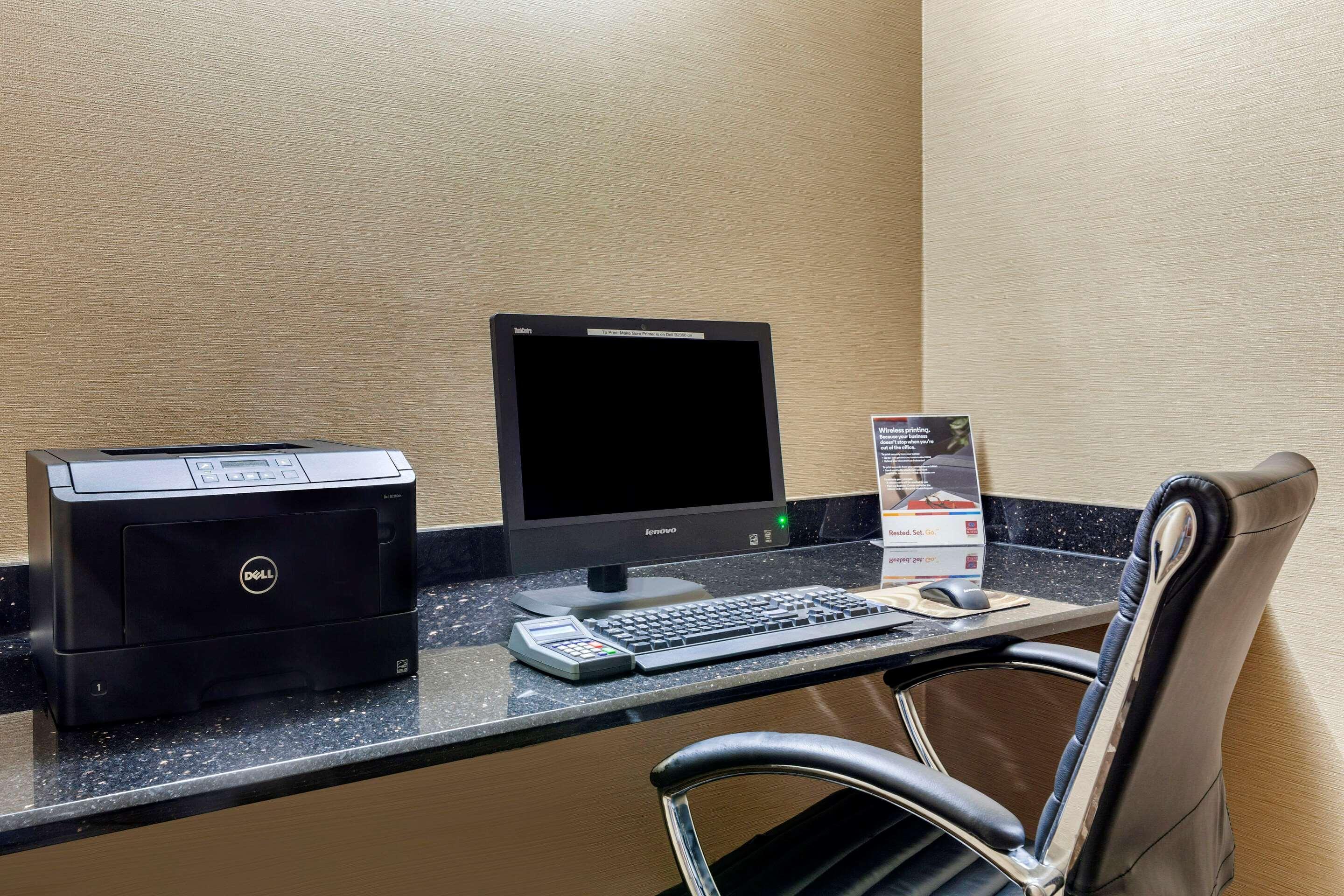 Comfort Suites Escanaba Bagian luar foto