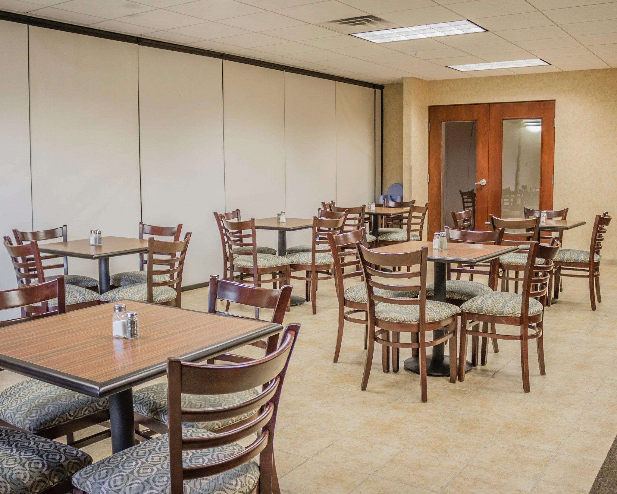 Comfort Suites Escanaba Bagian luar foto
