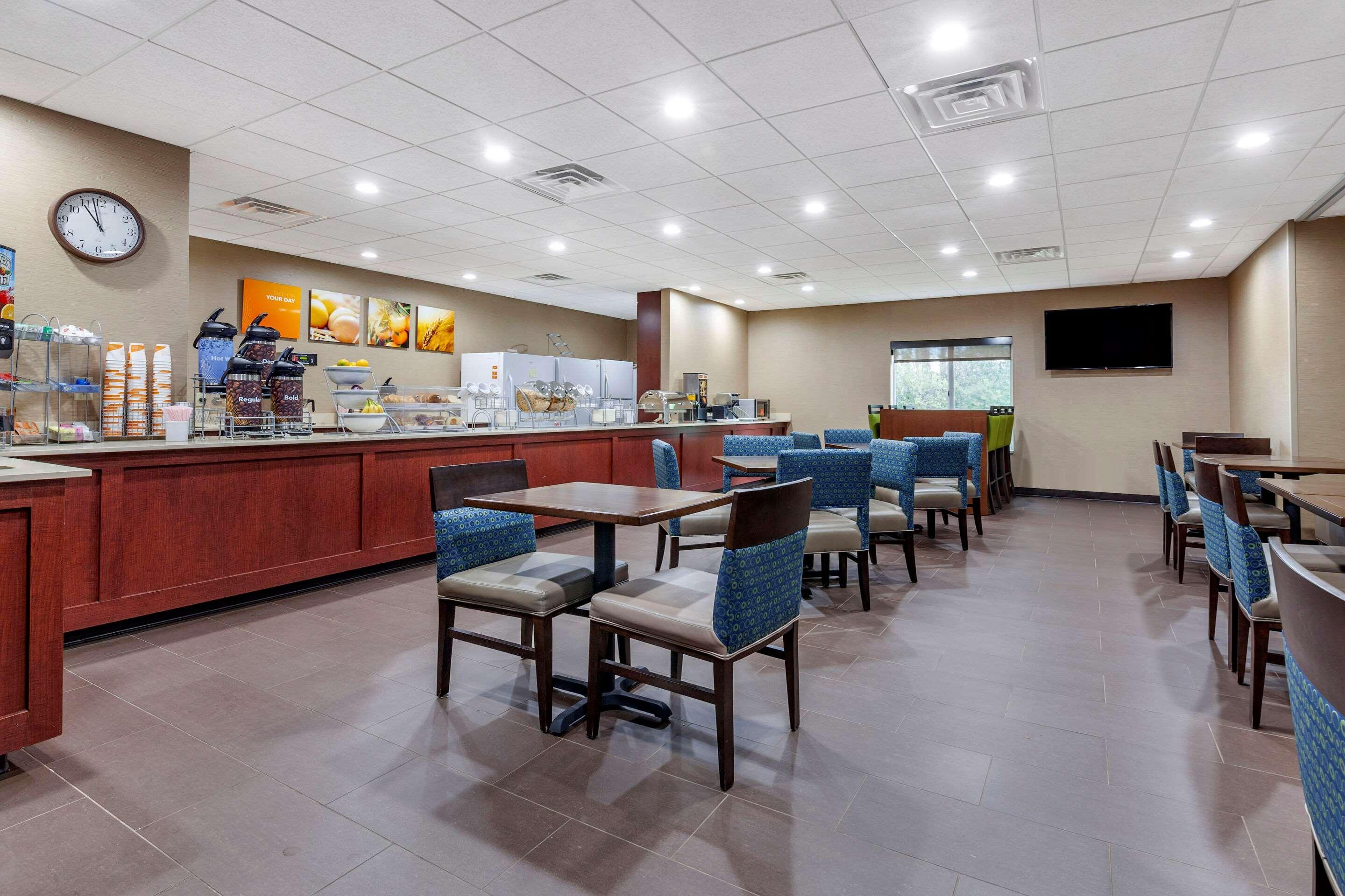 Comfort Suites Escanaba Bagian luar foto