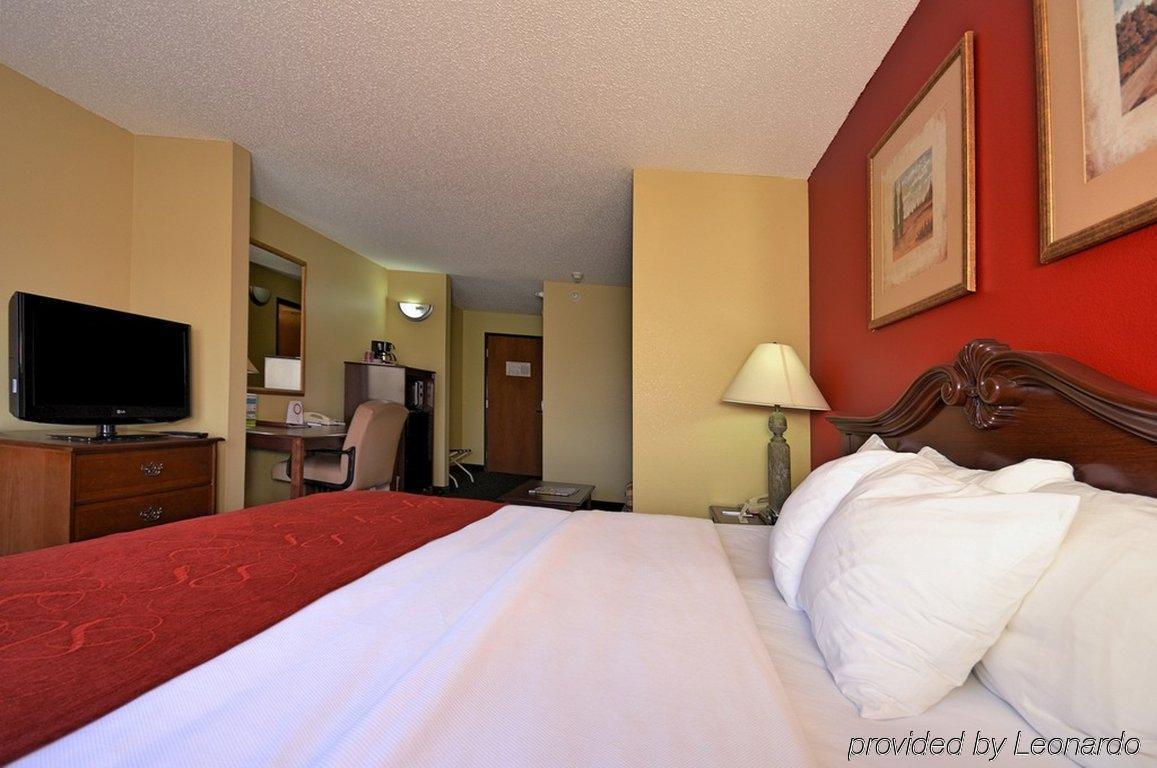 Comfort Suites Escanaba Bagian luar foto