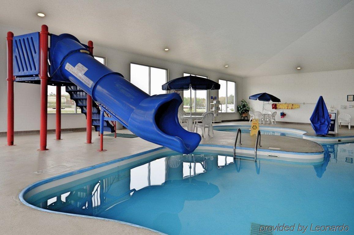 Comfort Suites Escanaba Bagian luar foto